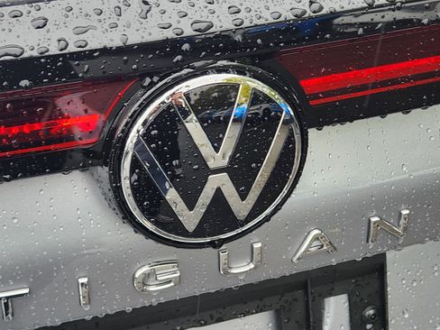 New 2025 Volkswagen Tiguan SE image 22