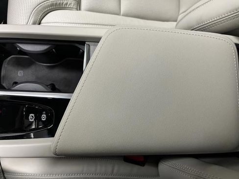 Used 2025 Volvo XC60 B5 Ultra w/ Protection Package Premier image 21