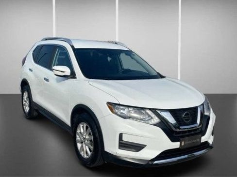 Used 2020 Nissan Rogue SV FWD image 2