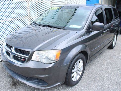 Used 2015 Dodge Grand Caravan SXT FWD image 3