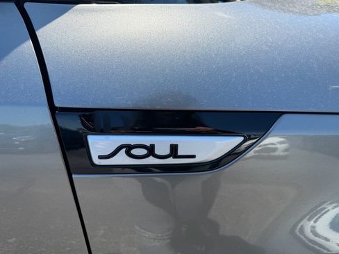 Used 2018 Kia Soul + FWD image 16