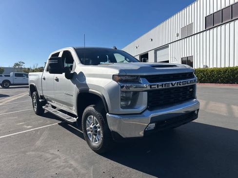 Used 2022 Chevrolet Silverado 2500 LT w/ Convenience Package image 2