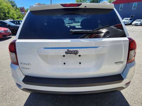 Used 2014 Jeep Compass Latitude w/ Sun/Sound Group AWD/4WD image 6