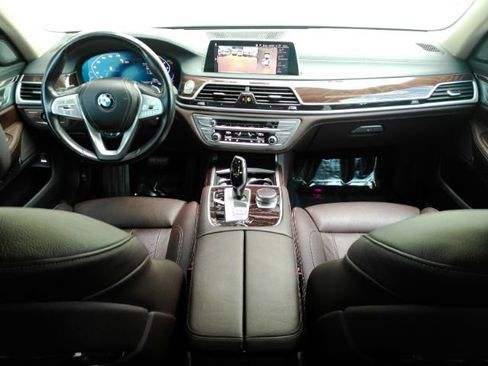 Used 2022 BMW 740i RWD image 3