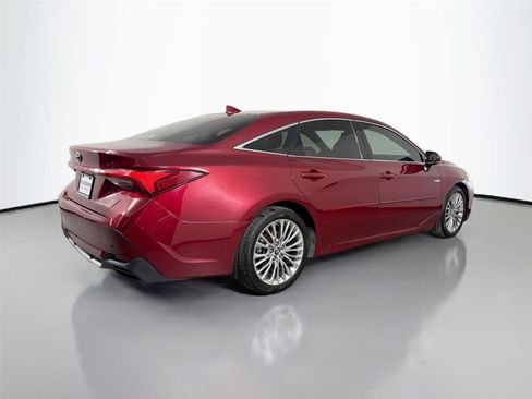 Used 2019 Toyota Avalon Limited w/ Advanced Safety Package FWD image 5
