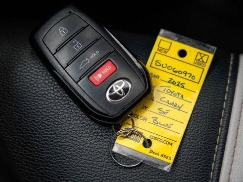 Used 2025 Toyota Camry SE FWD image 32