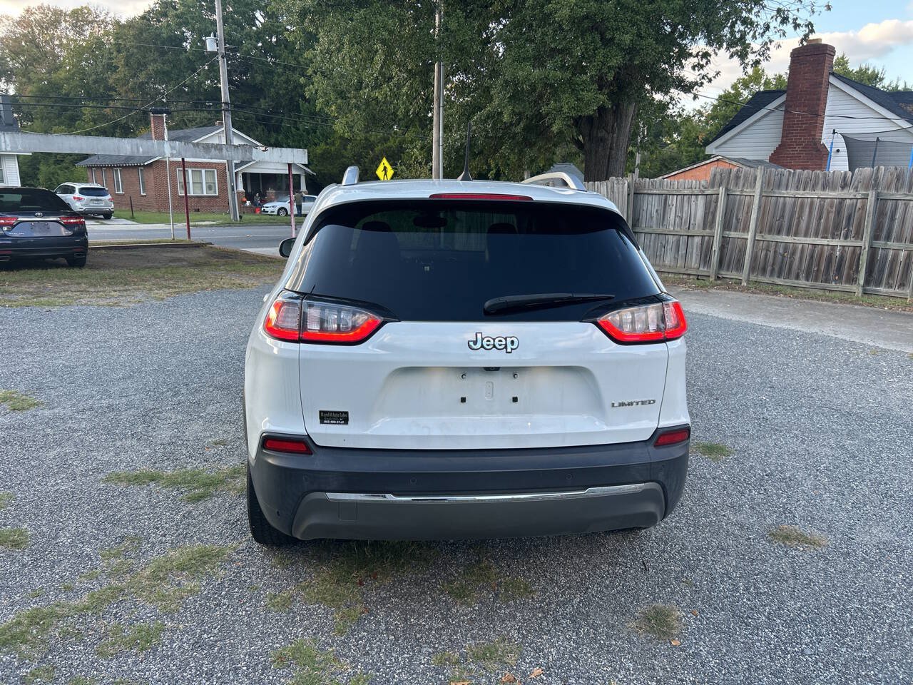 Used 2019 Jeep Cherokee Limited FWD image 8