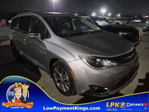 Used 2017 Chrysler Pacifica Limited w/ UConnect Theater Package image 1