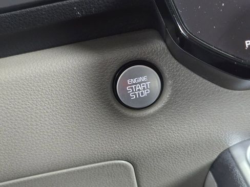 Used 2025 Kia Carnival FWD image 20