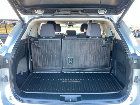 Certified 2023 Toyota Highlander LE image 17