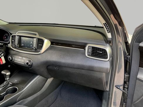 Used 2020 Kia Sorento LX FWD image 27