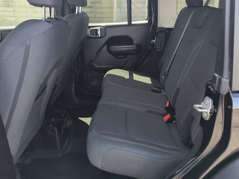 Used 2024 Jeep Wrangler Unlimited Sport AWD/4WD image 9