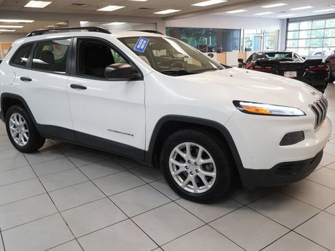 Used 2015 Jeep Cherokee Sport w/ Sport Appearance Group FWD image 13