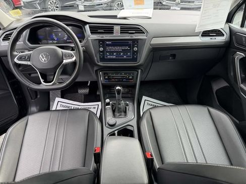 Certified 2024 Volkswagen Tiguan SE w/ Panoramic Sunroof Package AWD/4WD image 14