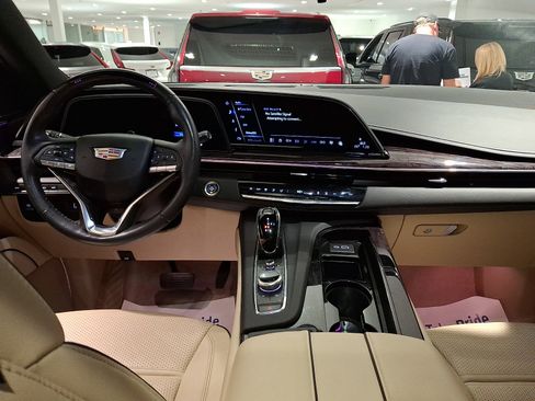 Certified 2023 Cadillac Escalade Premium Luxury AWD/4WD image 19