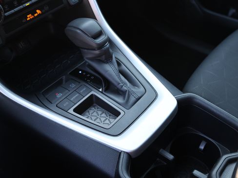 Used 2025 Toyota RAV4 XLE FWD image 28