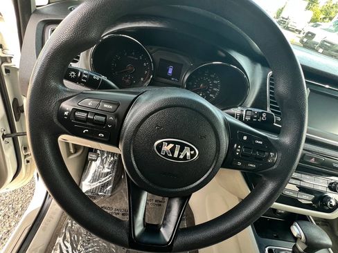 Used 2020 Kia Sedona LX FWD image 13