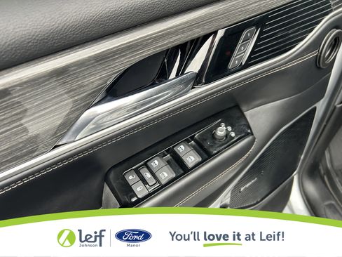 Used 2022 Jeep Wagoneer Series III w/ Premium Group I image 15