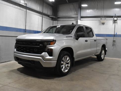 Used 2022 Chevrolet Silverado 1500 Custom w/ LPO, Dark Essentials Package AWD/4WD image 7