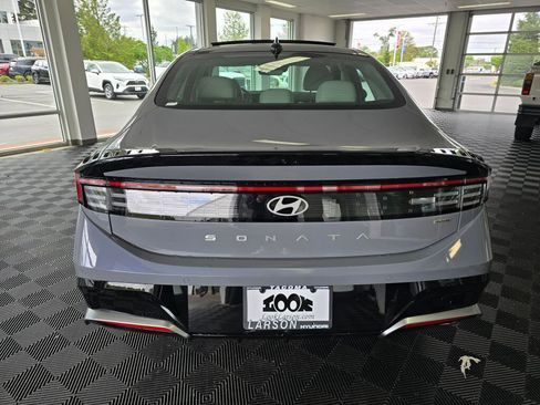 New 2026 Hyundai Sonata Limited FWD image 4