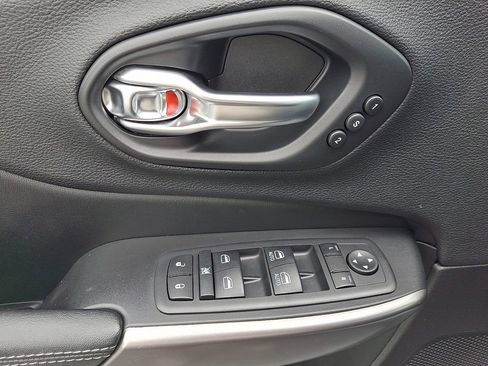 Used 2019 Jeep Cherokee Limited AWD/4WD image 15