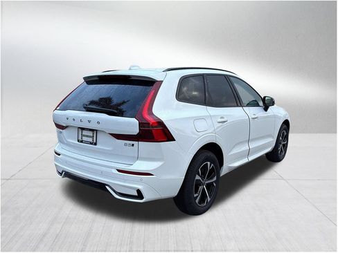 New 2026 Volvo XC60 B5 Core AWD/4WD image 5