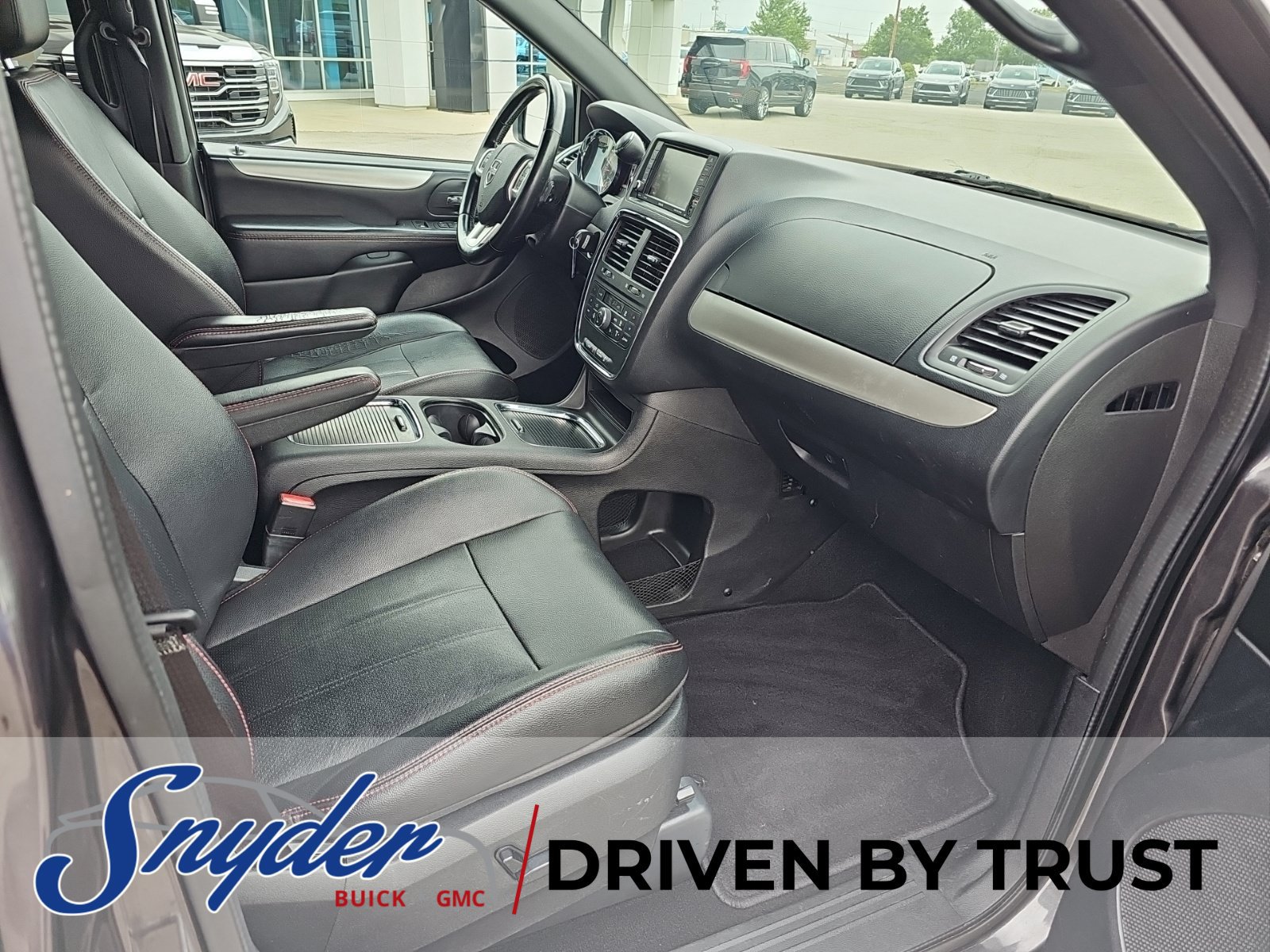 Used 2020 Dodge Grand Caravan GT FWD image 26