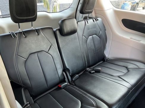 Certified 2024 Chrysler Pacifica Touring-L image 13