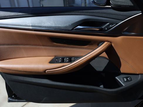 Used 2019 BMW M550i xDrive image 48