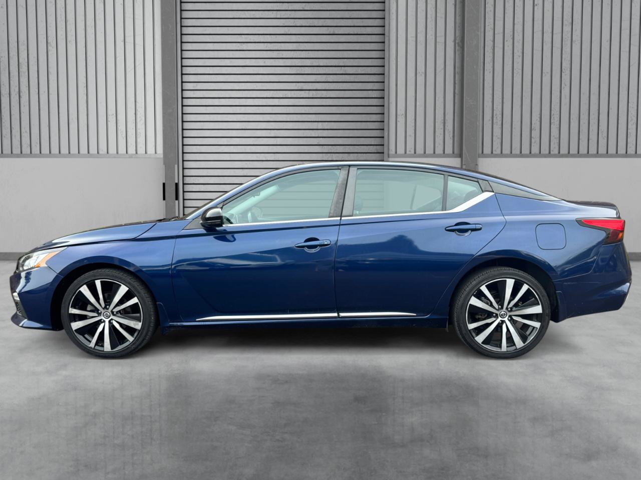 Used 2021 Nissan Altima 2.5 SR w/ SR Premium Package AWD/4WD image 2