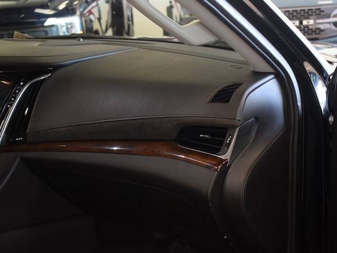 Used 2019 Cadillac Escalade ESV Luxury RWD image 28
