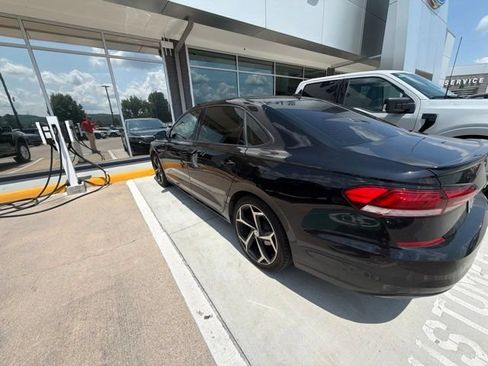 Used 2020 Volkswagen Passat 2.0T R-Line FWD image 3