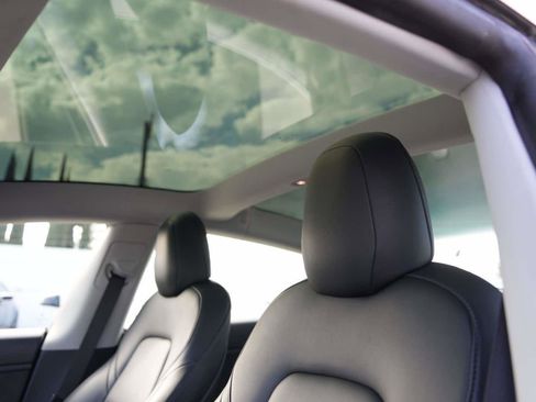 Used 2020 Tesla Model 3 Standard Range RWD RWD image 16