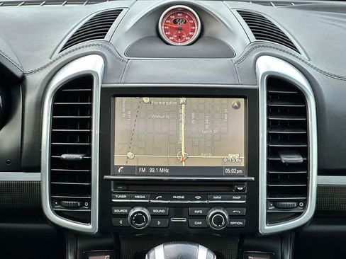 Used 2016 Porsche Cayenne GTS AWD/4WD image 14