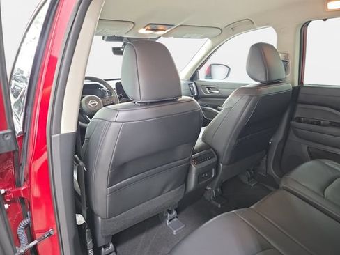 Used 2023 Nissan Pathfinder SL w/ Black Appearance Package AWD/4WD image 12