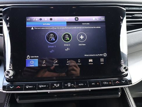 Used 2025 Jeep Wagoneer L Series II w/ 8-pass Seating Package image 48