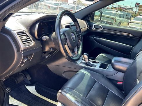 Used 2018 Jeep Grand Cherokee Overland RWD image 2