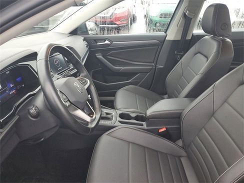 Used 2023 Volkswagen Jetta SE image 15