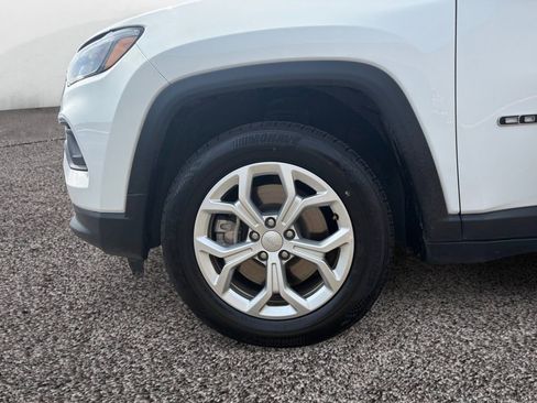 Certified 2024 Jeep Compass Latitude AWD/4WD image 9