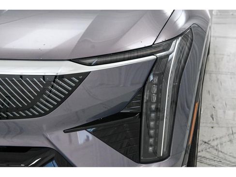 New 2026 Cadillac Optiq Luxury 2 image 9