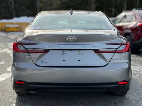 Used 2025 Toyota Camry XLE image 4