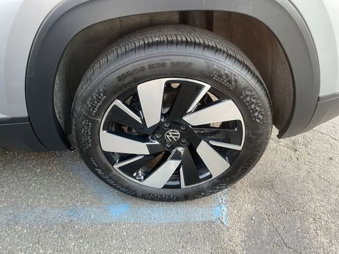 Used 2025 Volkswagen Atlas Cross Sport SE image 30