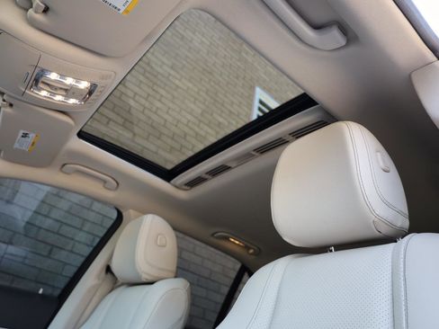 Used 2020 Mercedes-Benz GLE 350 w/ Premium Package image 18