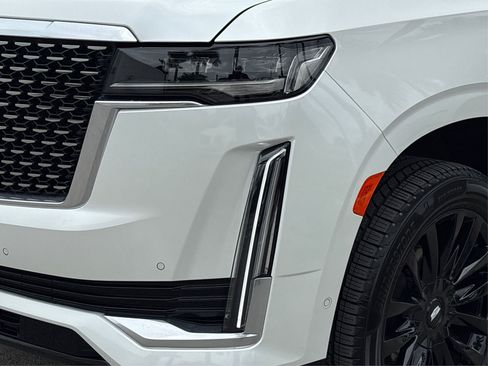 Certified 2024 Cadillac Escalade ESV Premium Luxury image 15