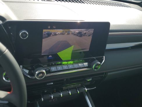 Used 2024 Chevrolet Colorado Z71 w/ Z71 Convenience Package 2 image 26