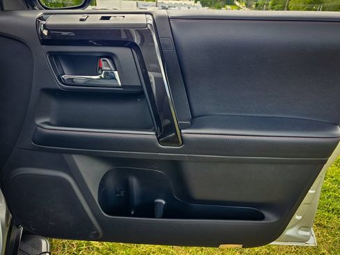 Used 2019 Toyota 4Runner TRD Off-Road Premium AWD/4WD image 43