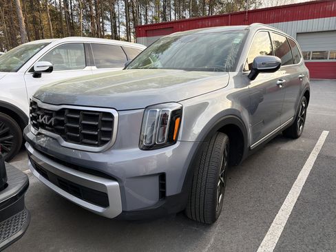 Used 2025 Kia Telluride S image 2