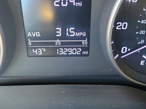 Used 2017 Hyundai Elantra SE image 17