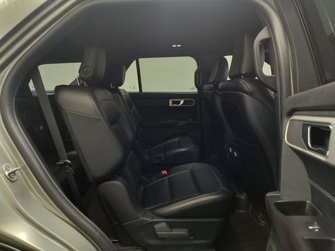 Used 2020 Ford Explorer XLT w/ Equipment Group 202A AWD/4WD image 29