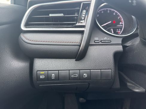 Used 2018 Toyota Camry LE image 26